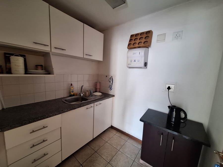 To Let commercial Property for Rent in Killarney Gardens Western Cape